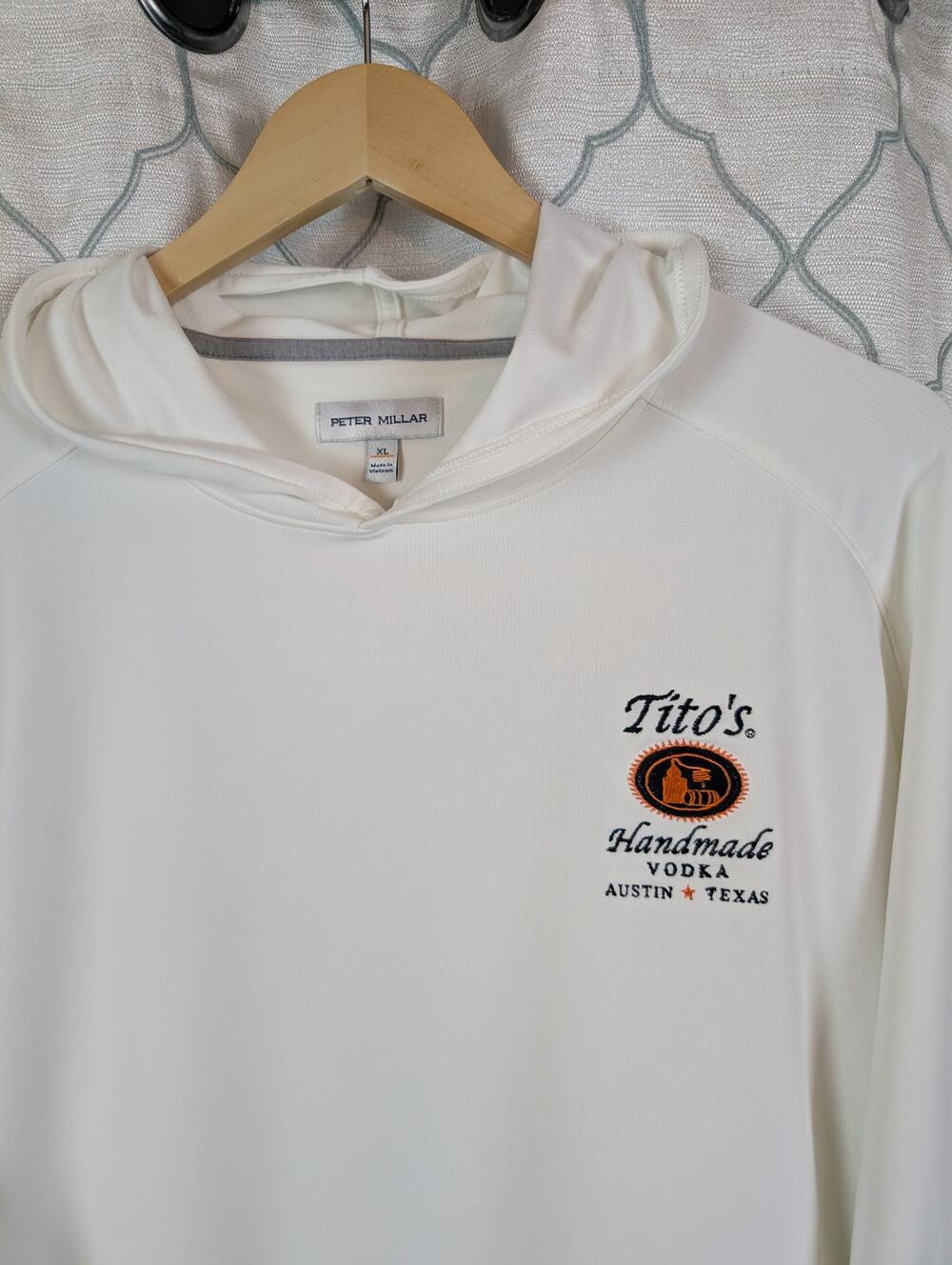 Peter Millar Crown Sport Men's XL White Pine Performance Hoodie Tito's Vodka